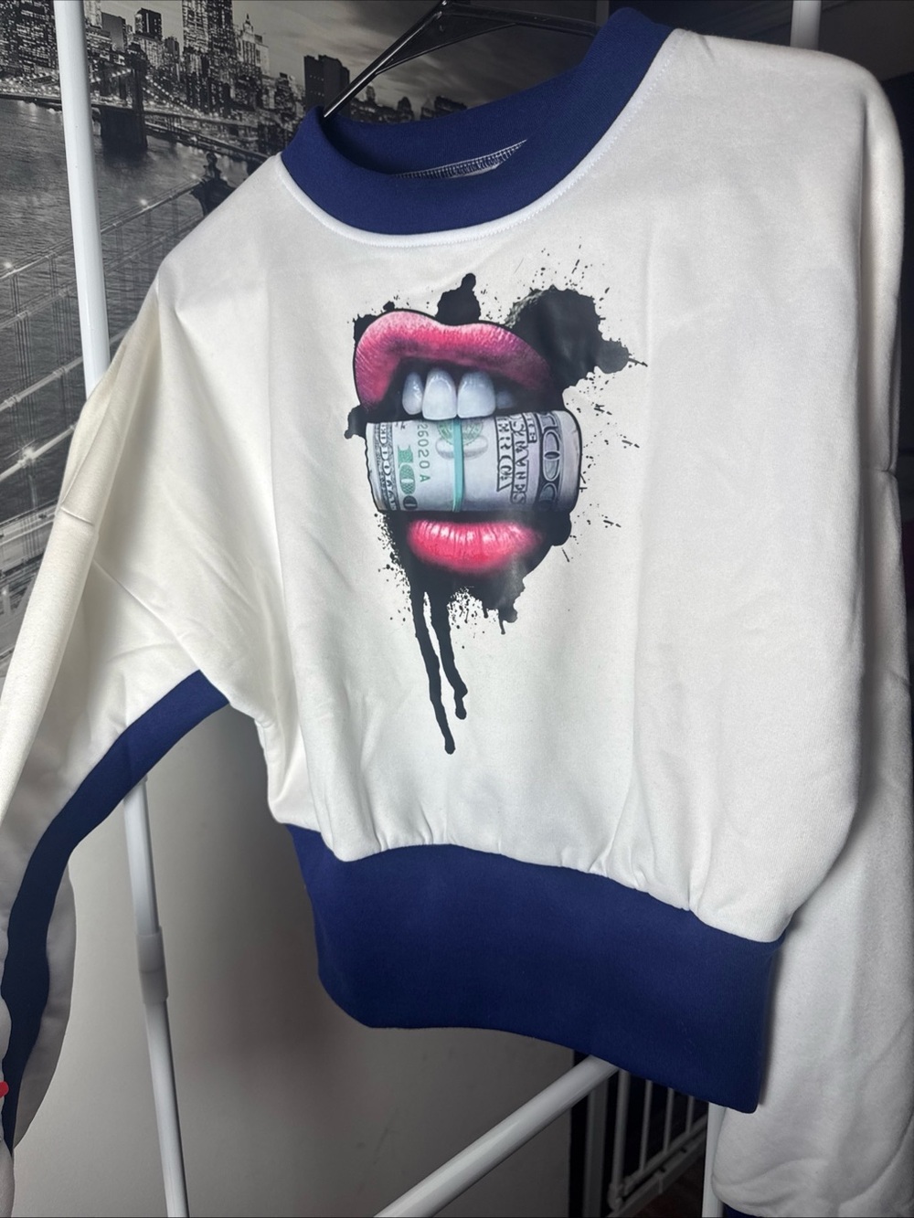 Graphic Money Lips Sweatshirt - White & Navy